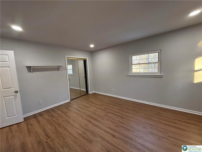 Building Photo - 320 Lockridge Ln