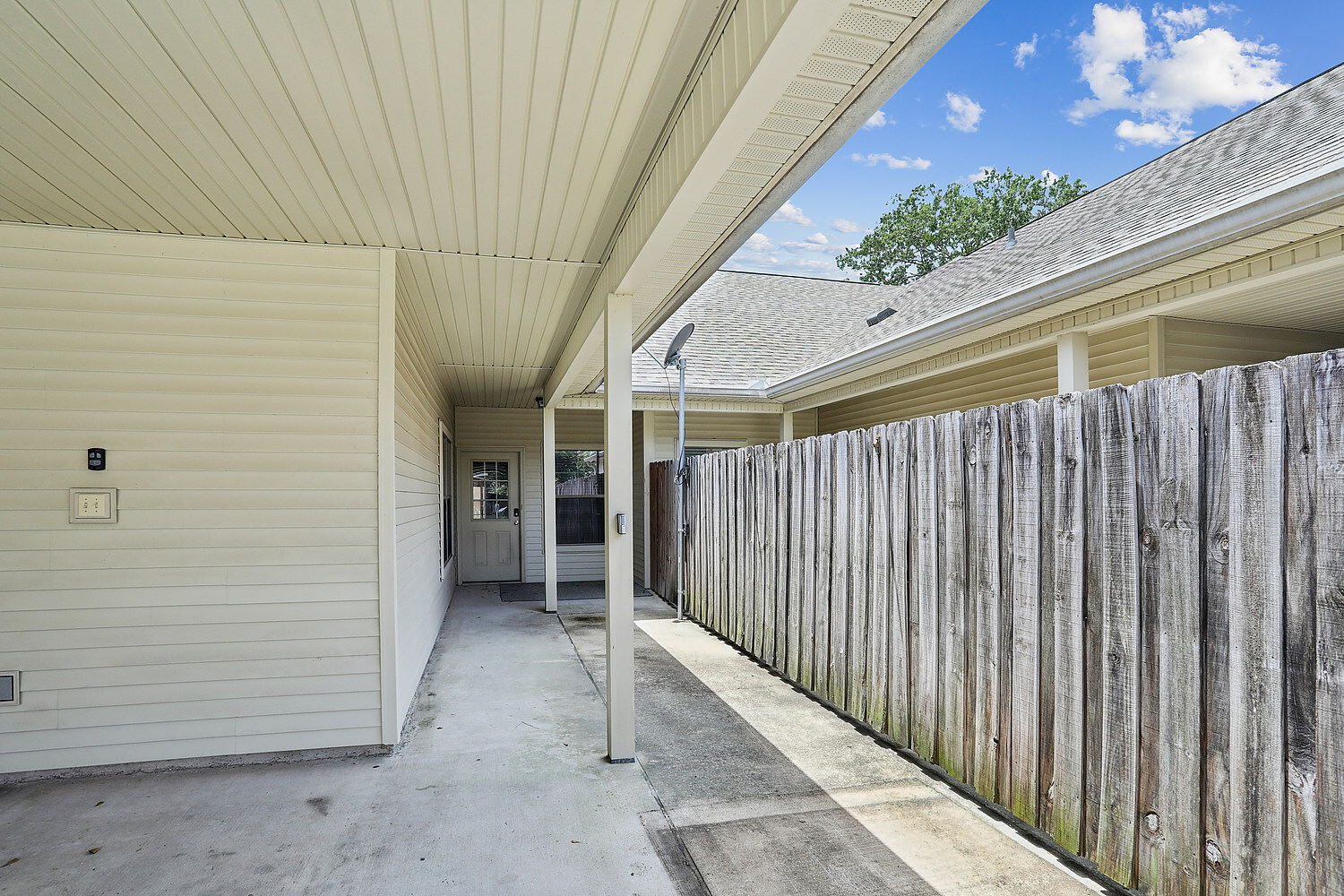 Building Photo - 11510 Southfork Ave
