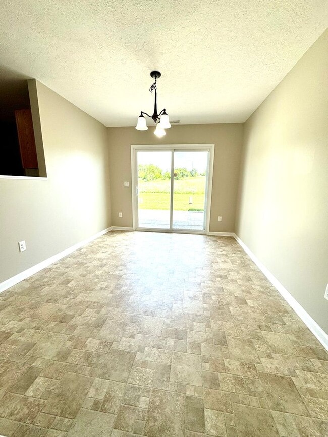 Building Photo - Town House For Rent