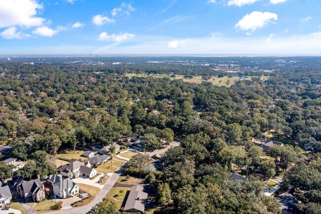Building Photo - 2/2 with carport - fenced backyard