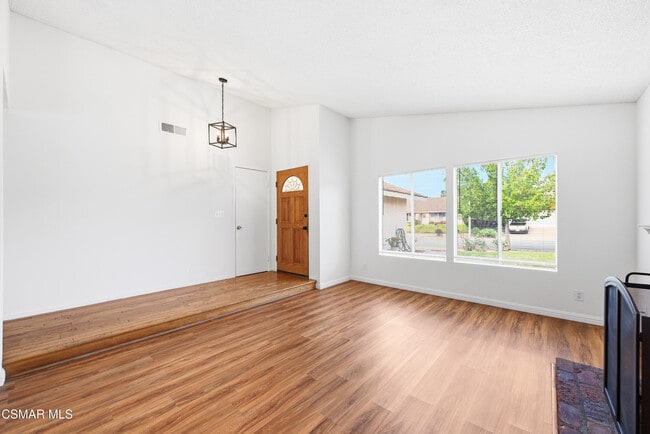 Building Photo - 1438 Calle De Oro