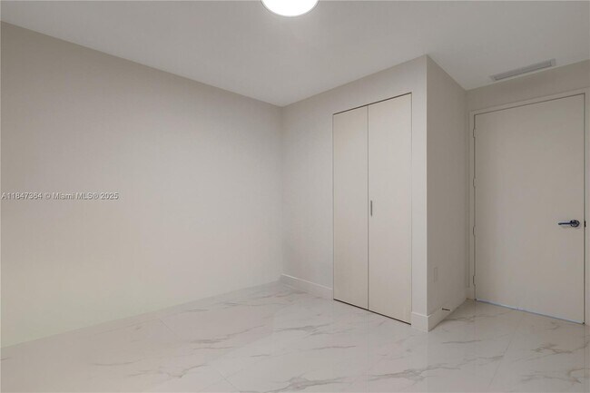 Building Photo - 700 NE 24th St