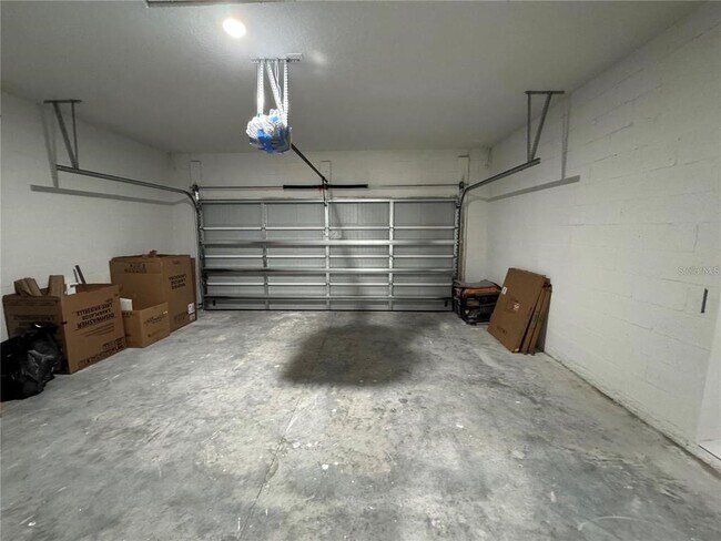 Building Photo - 702 Marion Oaks Manor