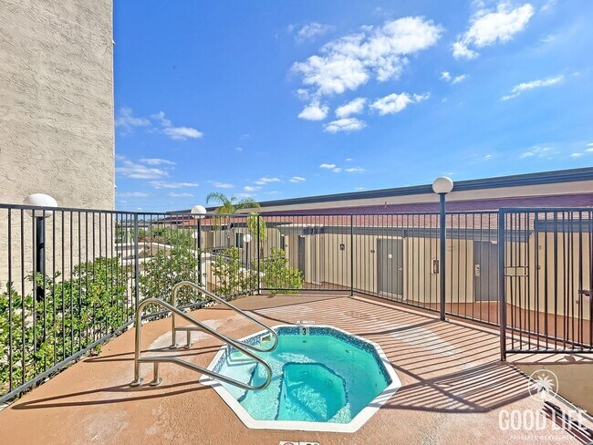 Building Photo - Beautiful Studio in North Park with Walk-I...