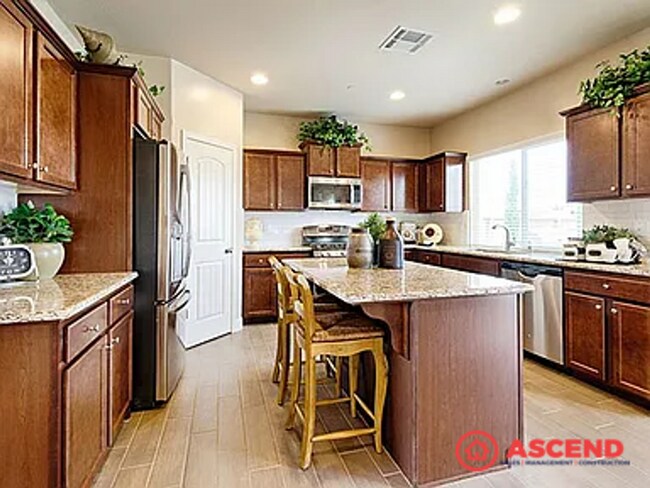 Building Photo - Remarkable 5 Bedroom Home!
