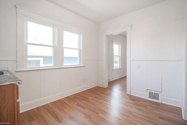 Building Photo - 3992 E 26th St