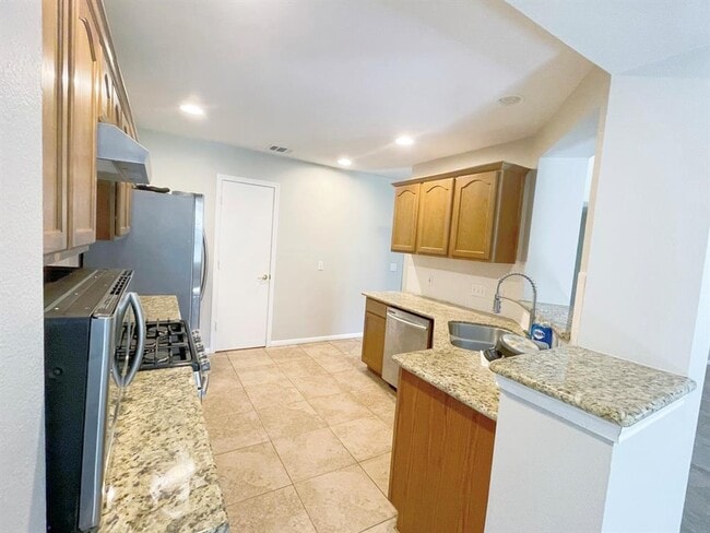 Building Photo - 104 Cattail Cove