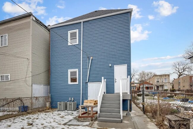 Building Photo - 6618 S Maryland Ave