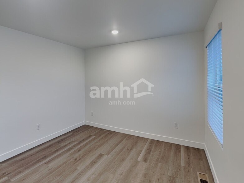 Building Photo - 8536 47th Pl NE