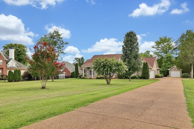 Building Photo - 614 Greene Dr