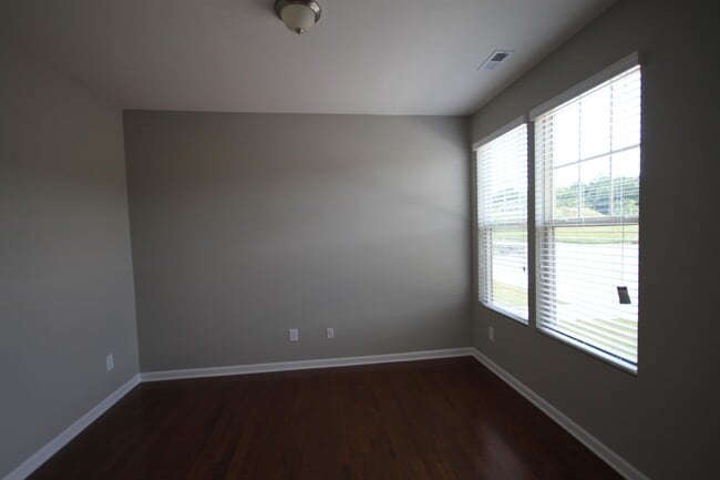 Building Photo - 2233 Sunny Cove Dr