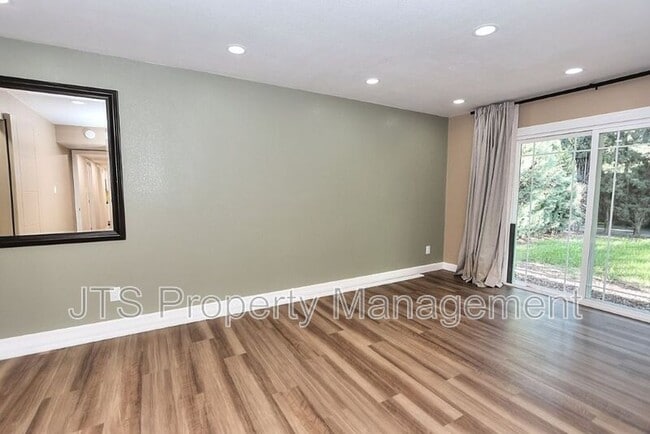 Building Photo - 3160 Watt Ave