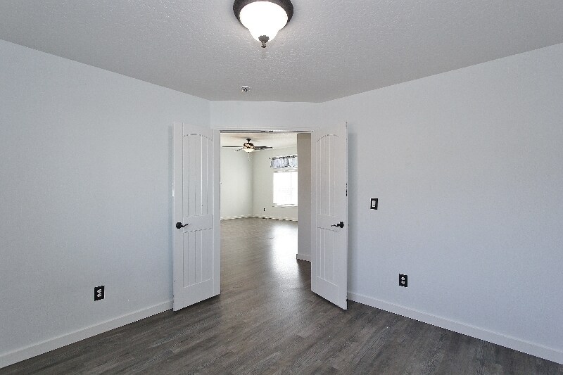 Building Photo - 1904 N Duck Hawk Ave