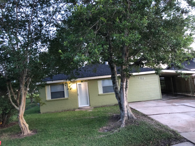 Building Photo - 409 Fieldcrest Dr