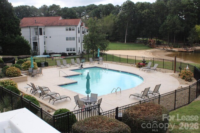 Building Photo - 17919 Kings Point Dr