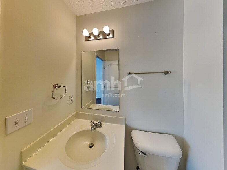 Building Photo - 5840 Mattox Cir