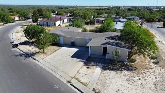 Building Photo - 203 Kennedy Dr