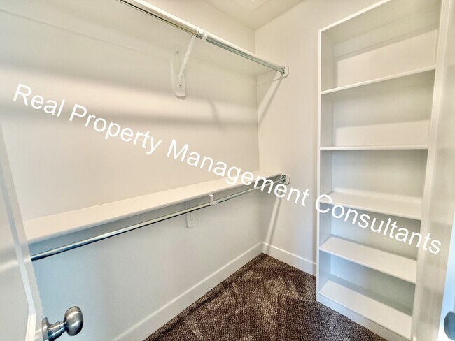 Building Photo - $500 off Move In Special on 4-bedroom, 3-b...