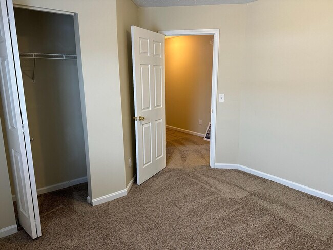 Building Photo - 3853 Sugar Creek Dr