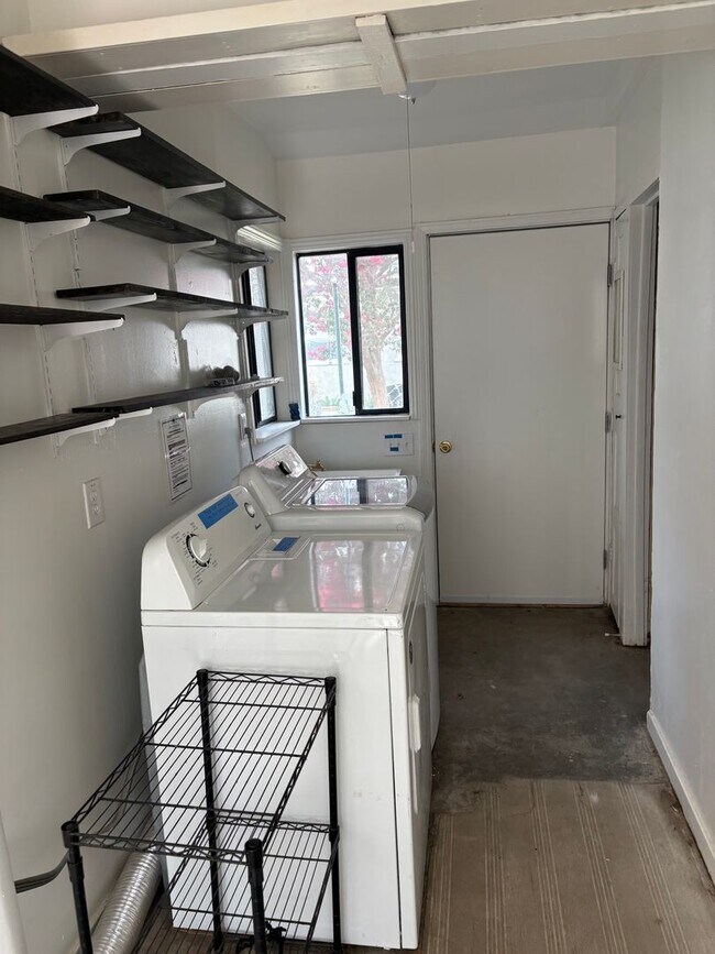 Building Photo - Fully Renovated 3 bed, 2 bath Home