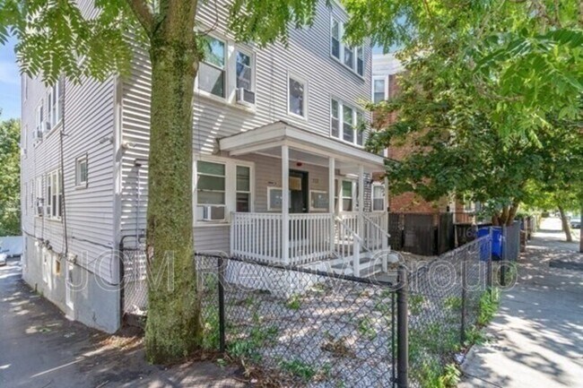 Building Photo - 112 Adams St