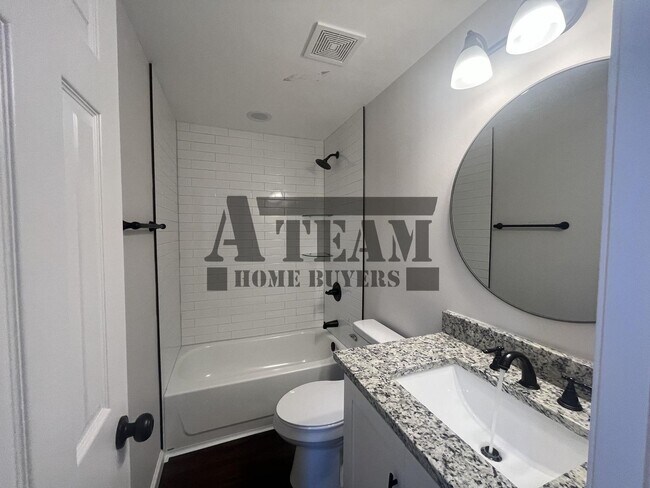Building Photo - Fully Remodeled 2 Bedroom 2 Bathroom
