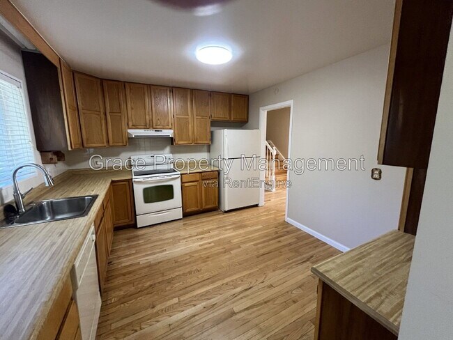 Building Photo - 10541 Livingston Dr