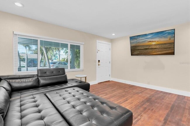 Building Photo - 518 77th Ave