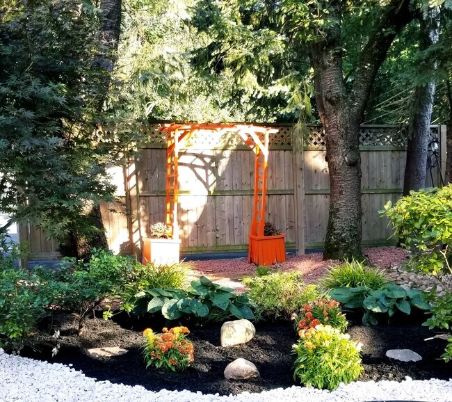 Building Photo - 216 Academy St