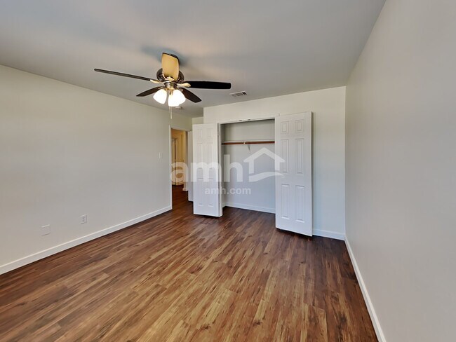 Building Photo - 803 Windflower Dr