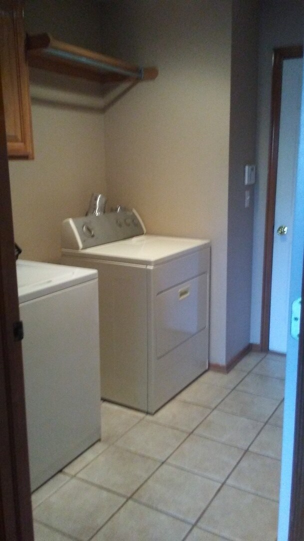 Building Photo - 4 bed 1.5 miles from OU Campus available f...