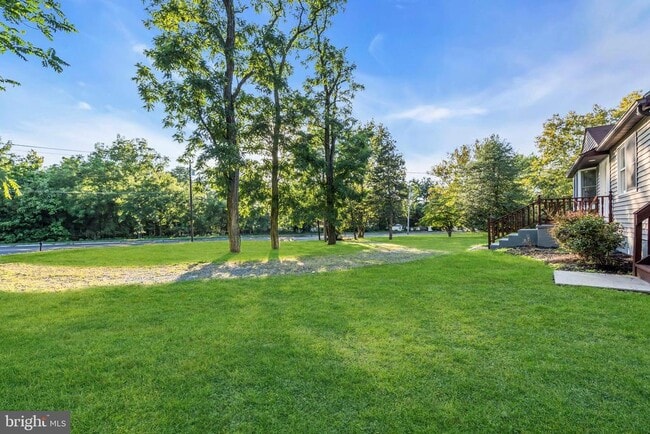 Building Photo - 165 Lakeview Dr N