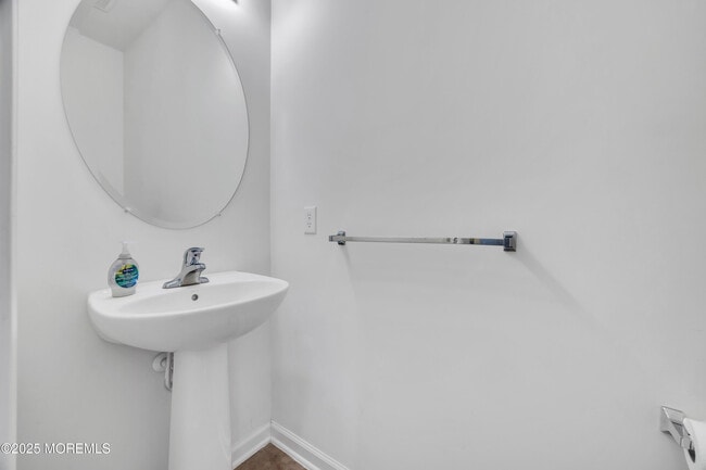 Building Photo - 82 Demarest Dr