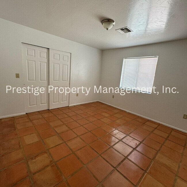 Building Photo - 2258