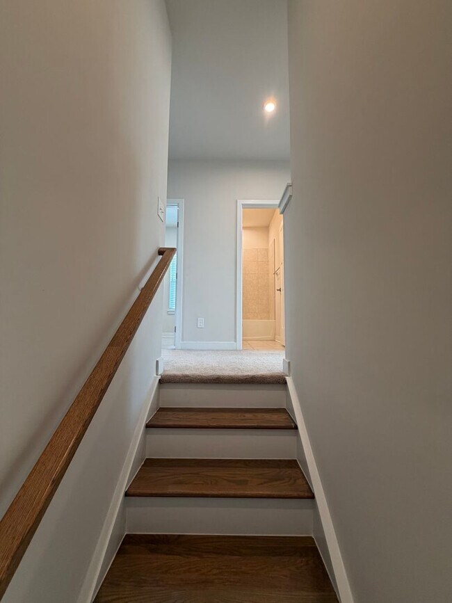 Building Photo - 921 Portrush Ln