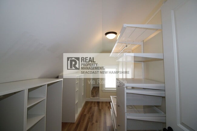 Building Photo - 33 Columbia St