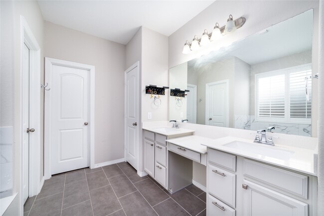 Building Photo - 18235 Winding Willow Oak Way