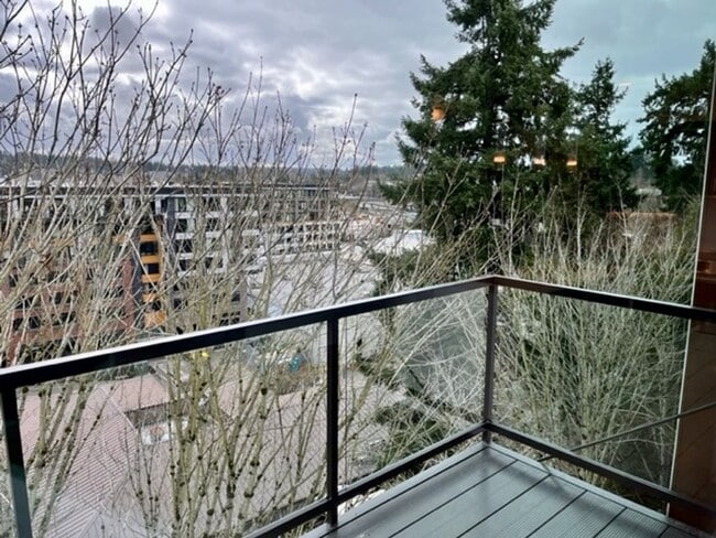 Building Photo - Jade Condominiums ~ Kirkland/Totem Lake