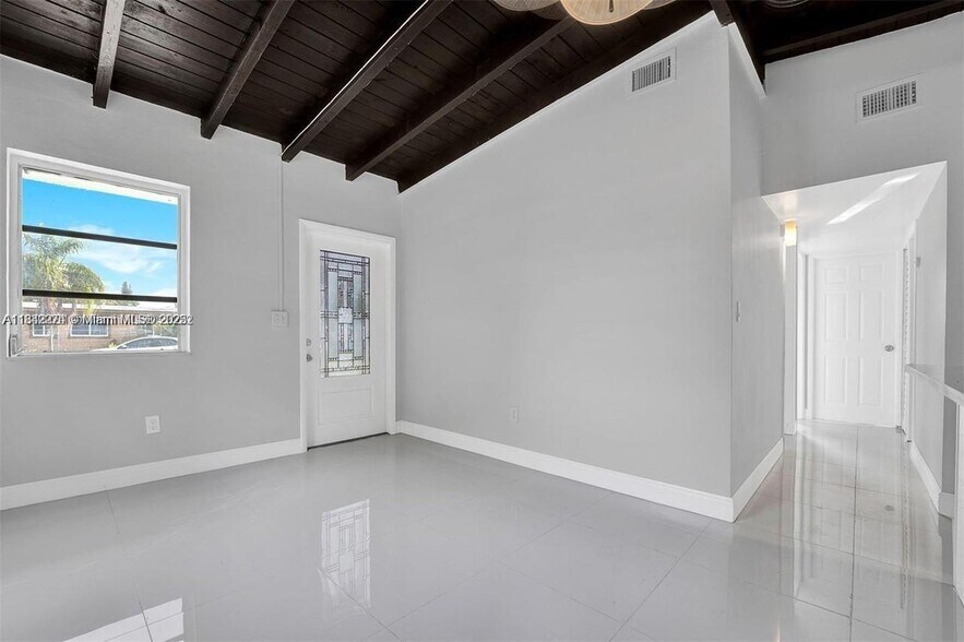Building Photo - 3900 SW 47th Ave