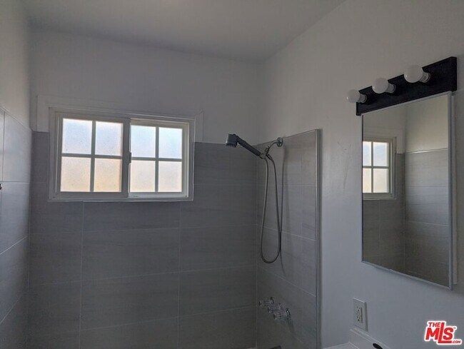 Building Photo - 4777 San Vicente Blvd