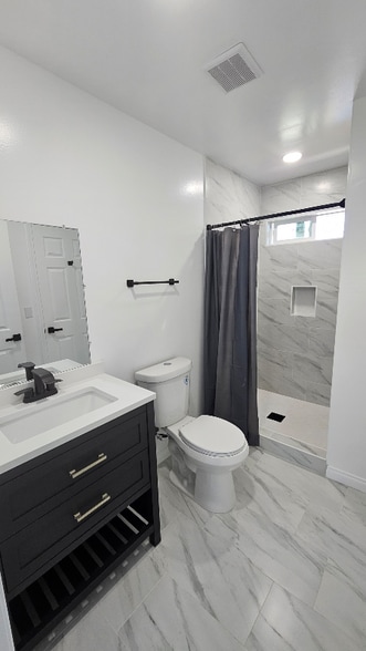 Building Photo - 5173 Palm St