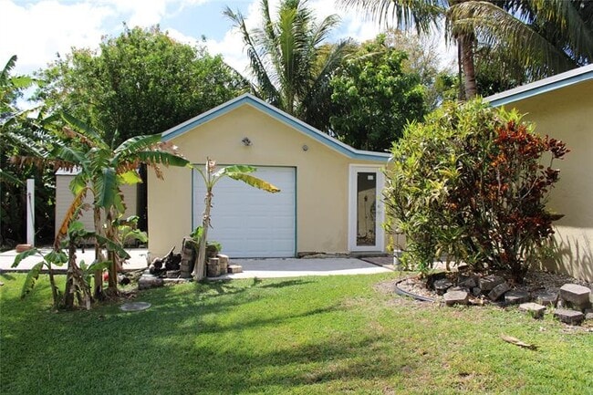 Building Photo - 861 NW 116th Ave