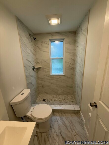 Building Photo - 33 Hancock St