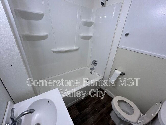 Building Photo - 208 5th Ave SW