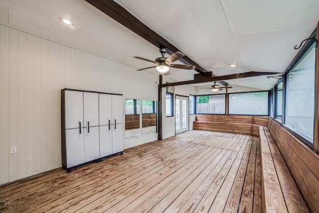 Building Photo - 6158 Valley Clf