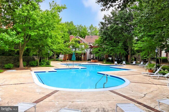 Building Photo - 1513 Lincoln Way