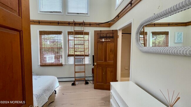 Building Photo - 115 3rd Ave