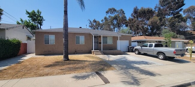 Building Photo - Large home on private cul-de-sac