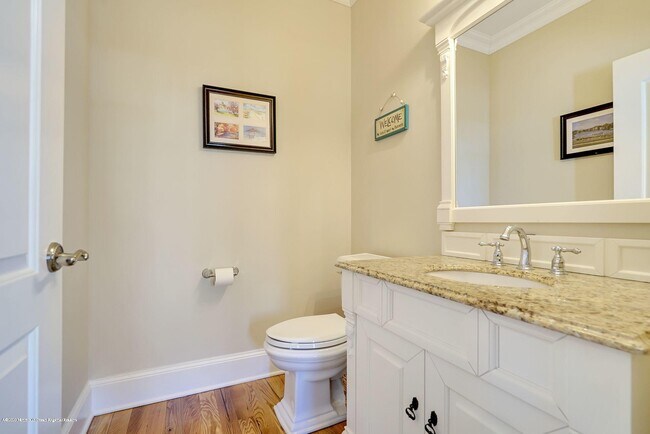 Building Photo - 330 Villa Park Wy