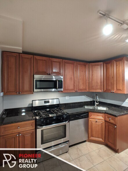 Building Photo - 5029 N Harding Ave